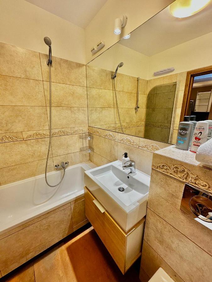 Decor 3 Metro Fast Wifi 1Gbs 80'Tv Hbo Disney Appletv Warsaw Exterior photo